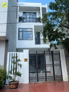 Nhà 3 tầng xây mới trên 79m2 (380) đất, view đường mương Ngòi Ruột, khu 439, P. Châu Sơn!